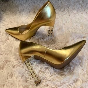 Katy Perry (The Suzanne) gold heel